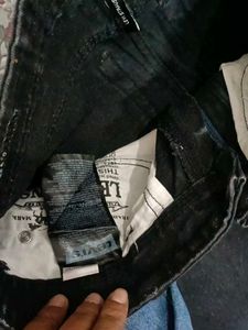 3 levis jeans