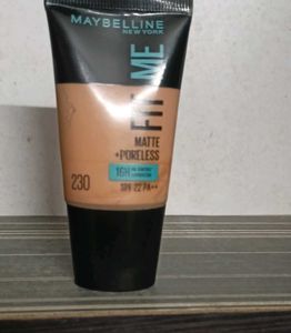 Maybelline Fit Me Foundation and bangles set