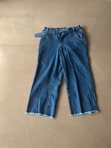 Frayed Hem Cropped Wide-Leg Jeans