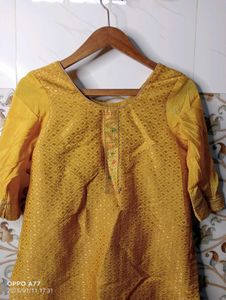 A Line Kurta Set With Dupatta (Girl&#39; s)