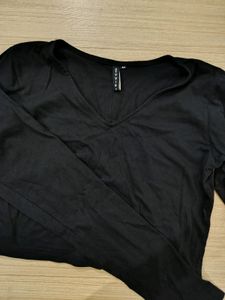 Black Full Sleeves Crop Top