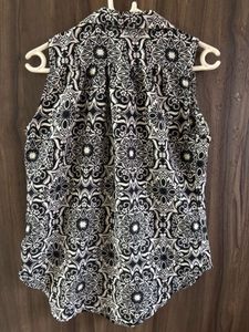 Black &amp; White Patterned Sleeveless Top Shirt