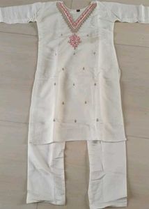 Elegant Embroidered Kurta Set 😍