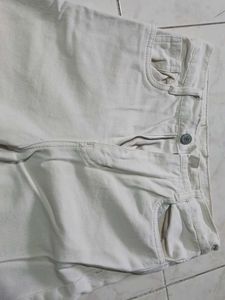 Off-white baggy jeans