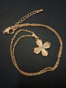 Elegant  Flower Pendant Necklace Monalisa Stone