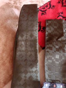 Stylish Tie &amp; Pocket Square Set