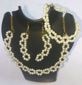 Necklaces eyerring Braslate trend latest flower je