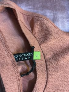 Chic Cutout Shoulder Top