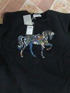 Black Horse Graphic Tee
