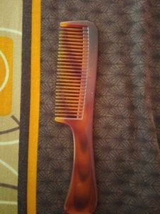 Lily Handle Comb