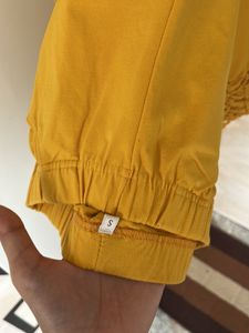 🥳Yellow Capri With Lace Detailing At Bottom