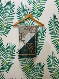 DAKS Stoles