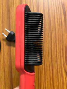 Hair Brush &amp; Straightening Built With Comb