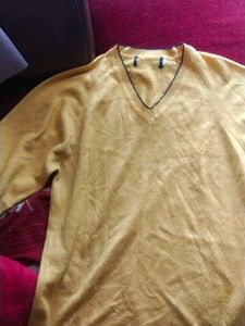 Men&#39;s V-Neck Knit Sweater