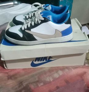 Nike Court Vision Low Sneakers