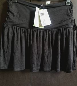 H&M Black Ruffled Skirt