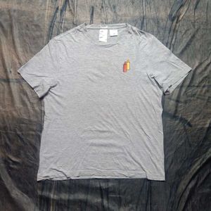 Grey Graphic Tee ❤️