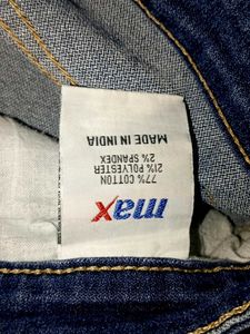 Levi&#39;s Dark Wash Jeans