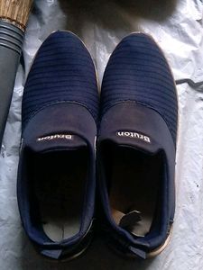 Bruton Laceless Mens Walking Shoes.