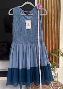 Blue Sleeveless Ruffle Dress. Size: 34-36