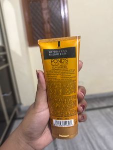 Pond&#39;s Sun Miracle SPF 50