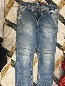 Men&#39;s Distressed Denim Jeans
