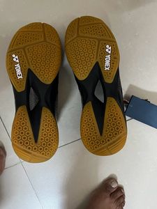 Brand New Yonex Badminton  Power Cushion Comfort Z