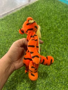 TIGGER PLUSH TOY DISNEY STORE MICRO BEA
