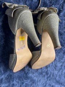 Cute Bow Golden Heels 💛