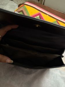 Black Classy Looking Slingbag