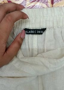 Summer Comfort: Lightweight Cropped Tro