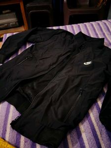 Nike Black Jacket - Lightweight &amp; Stylish