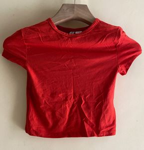 H&M Red Basic T-Shirt  🍓