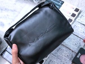 MAC MAKEUP SET