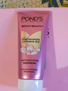 Pond&#39;s Bright Beauty Facewash