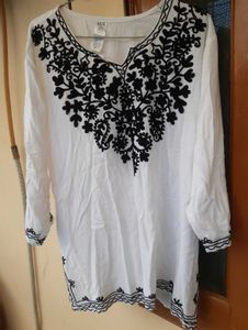 Black embroidery white chikankari tunic 💕