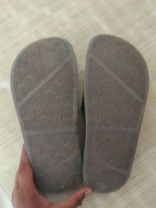 OFOAM SLIPPER FOR MEN AND WOMEN GOOD CONDITION