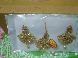 Earrings and Maang Tikka Set
