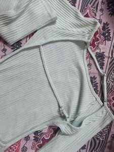 Blackless Top