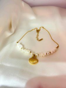 Seashell &amp; Pearl Gold Chain Necklace