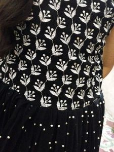 Chic Black &amp; White Sleeveless Ethnic Dress