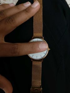 Daniel Wellington Petite White Dial Round Case Qua