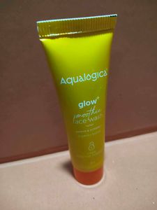 Aqualogica Glow+ Smoothie Facewash