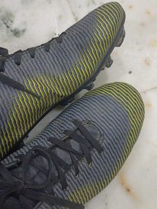 Boys Branded Sports Shoes.