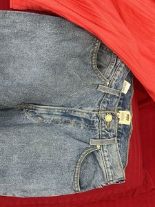 Levi’s * Deepika Padukone Good Jeans