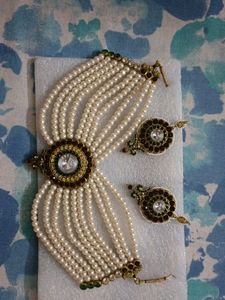Set Of Pearl Choker And Earrings