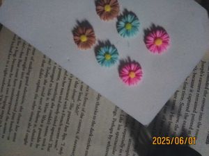 Daisy Charm Embellishments