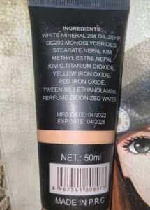 HUDA BEAUTY NC30 spf 15 Foundation