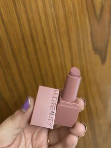 Huda Beauty Lipstick