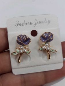 Floral Stud Earrings- BRAND NEW 🌟